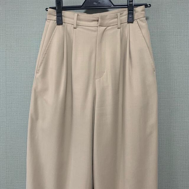 CLANE(クラネ)のCLANE クラネ　BASIC TUCK PANTS アイボリー サイズ0 レディースのパンツ(カジュアルパンツ)の商品写真