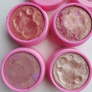 カラーポップ(colourpop)の箱あります　colourpop アイシャドウ(アイシャドウ)