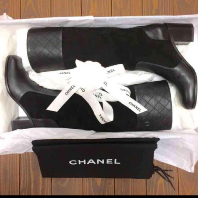 CHANEL(シャネル)のCHANEL☆試着のみ☆異素材ミックスロングブーツ36サイズ レディースの靴/シューズ(ブーツ)の商品写真