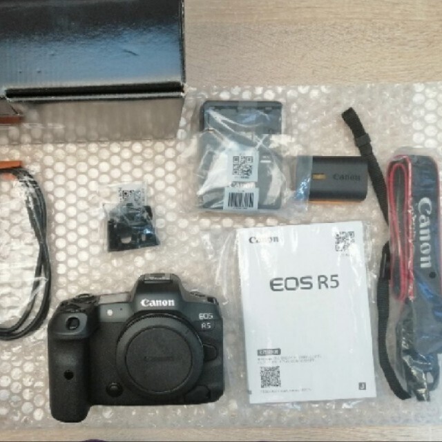 保証有　キヤノン Canon EOS R5　美品 スマホ/家電/カメラのカメラ(ミラーレス一眼)の商品写真