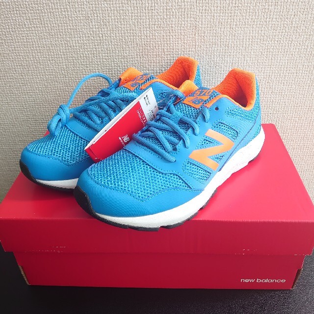 New Balance(ニューバランス)の22.0㌢ジュニアスニーカー ジュニア ニューバランス キッズ/ベビー/マタニティのキッズ靴/シューズ(15cm~)(スニーカー)の商品写真