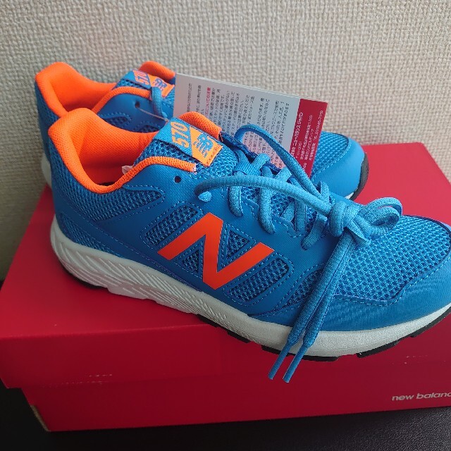 New Balance(ニューバランス)の22.0㌢ジュニアスニーカー ジュニア ニューバランス キッズ/ベビー/マタニティのキッズ靴/シューズ(15cm~)(スニーカー)の商品写真