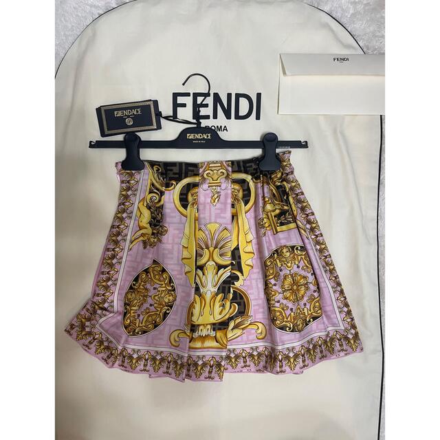 FENDI(フェンディ)のFendace フェンダーチェ　fendi限定コラボ レディースのスカート(ミニスカート)の商品写真