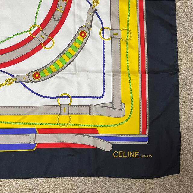 celine(セリーヌ)の【未使用】CELINE ＊ 大判 スカーフ / 黒 / ベルト柄 レディースのファッション小物(バンダナ/スカーフ)の商品写真