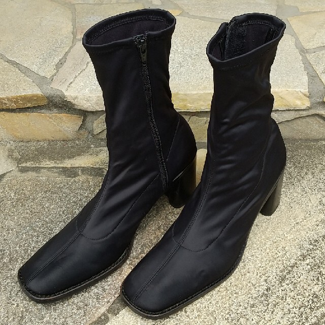 ICB(アイシービー)のICB ナイロン ショートブーツ 黒 レディースの靴/シューズ(ブーツ)の商品写真