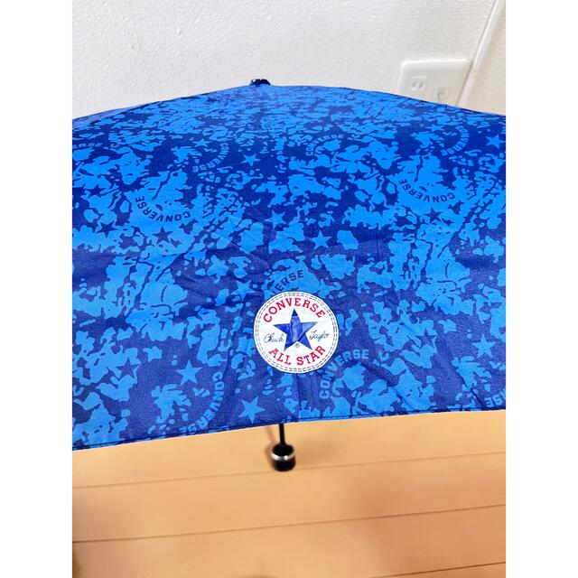 CONVERSE(コンバース)のconverse コンバース 子供用 折りたたみ傘 青 キッズ/ベビー/マタニティのこども用ファッション小物(傘)の商品写真