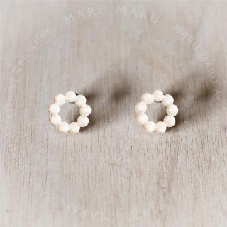 ミナペルホネン(mina perhonen)のまるまるピアス・ナチュラル / アクリルと木のピアス イヤリング ミナペルホネン(ピアス)