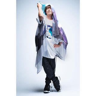 ユリウス(JULIUS)のSPYAIRIKE NILS x IKE GRAPHIC SLIT STOLE(ストール)