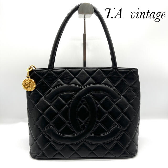 CHANEL - 美品!シャネル ラムスキン 復刻トートバッグ ブラックの通販