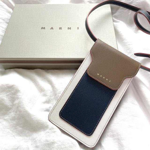 マルニ MARNI レザー ポーチ ストラップ ホワイト 白 携帯 財布 ケース