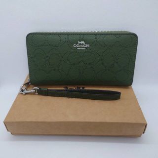 コーチ(COACH)のアン様コーチ4715 パフォレイテッド ストラップ付 アウトレット品(財布)