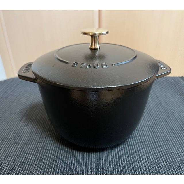 STAUB(ストウブ)のstaub ストウブ　ラ ココット de GOHAN ブラック M 16cm インテリア/住まい/日用品のキッチン/食器(調理道具/製菓道具)の商品写真