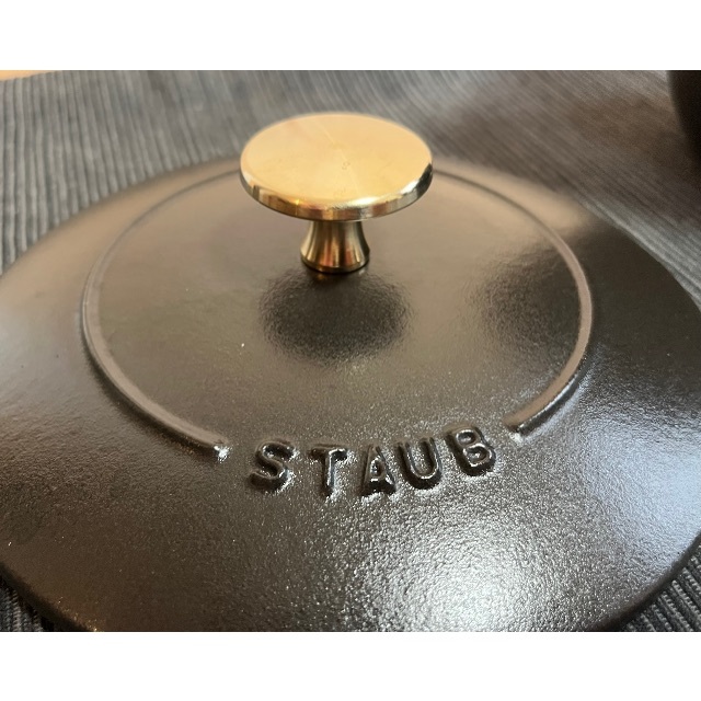 STAUB(ストウブ)のstaub ストウブ　ラ ココット de GOHAN ブラック M 16cm インテリア/住まい/日用品のキッチン/食器(調理道具/製菓道具)の商品写真