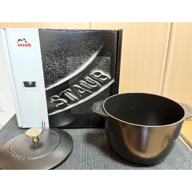 STAUB(ストウブ)のstaub ストウブ　ラ ココット de GOHAN ブラック M 16cm インテリア/住まい/日用品のキッチン/食器(調理道具/製菓道具)の商品写真