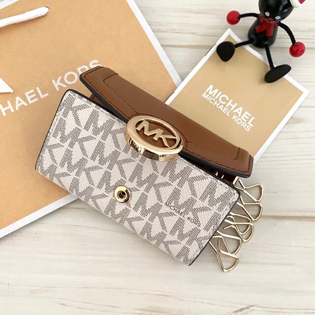 新品 MICHAEL KORS マイケルコース キーケース ブラウン 新品 MICHAEL KORS マイケルコース キーケース ブラウン