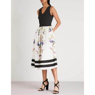 テッドベイカー(TED BAKER)の❤️ ★Ted Baker  黒花柄　ワンピース新品  綺麗　オシャレ(ロングワンピース/マキシワンピース)