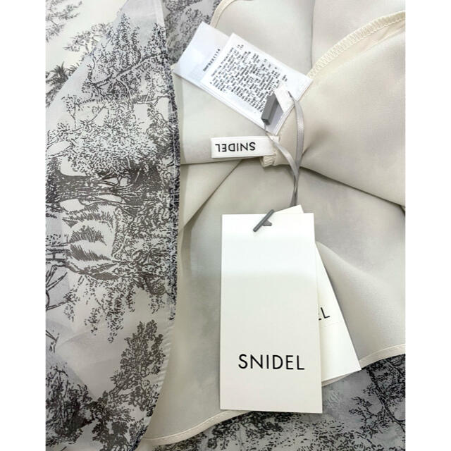 SNIDEL(スナイデル)のオーガンシースルーブラウス【NVY】（。様専用） レディースのトップス(シャツ/ブラウス(長袖/七分))の商品写真