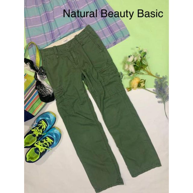 NATURAL BEAUTY BASIC(ナチュラルビューティーベーシック)のNatural Beauty Basicマニッシュな カーキグリーンカーゴパンツ レディースのパンツ(ワークパンツ/カーゴパンツ)の商品写真