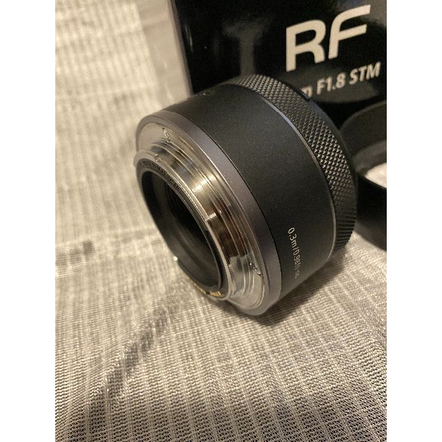新品同様 Canon RF50mm F1.8 STM フード付き レンズ(単焦点) 新品同様 Canon RF50mm F1.8 STM フード付き レンズ(単焦点)