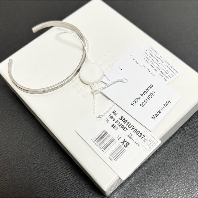 Maison Martin Margiela(マルタンマルジェラ)の新品 メゾンマルジェラ ナンバー ロゴ スリム ブレスレット XS バングル メンズのアクセサリー(バングル/リストバンド)の商品写真