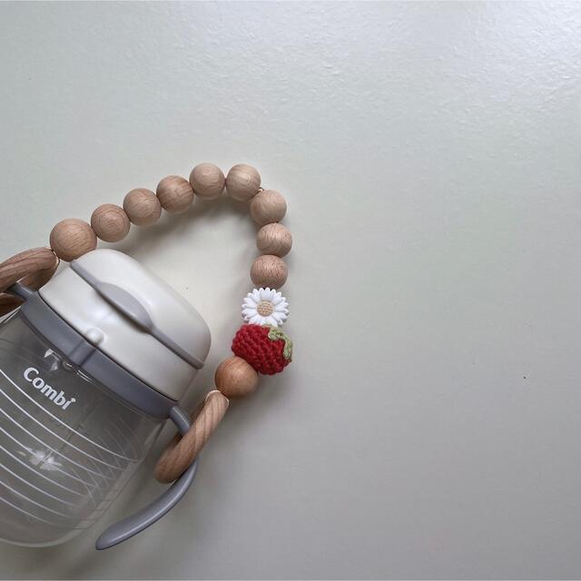 strawberry mug holder🍓 キッズ/ベビー/マタニティの外出/移動用品(ベビーホルダー)の商品写真