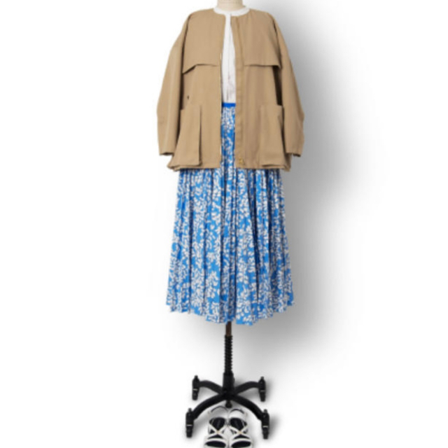 Drawer(ドゥロワー)のドゥロワー Drawer フラワープリーツスカート　花柄　ロングスカート レディースのスカート(ロングスカート)の商品写真