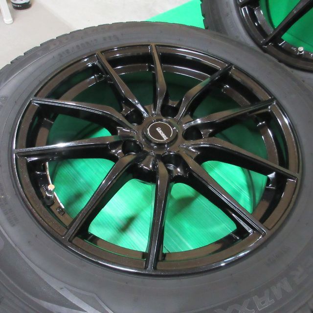 DUNLOP(ダンロップ)のヴェルファイア 215/60R17 バリ山スタッドレス エルグランド エスティマ 自動車/バイクの自動車(タイヤ・ホイールセット)の商品写真