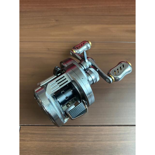 SHIMANO(シマノ)のシマノ 19 カルカッタコンクエストDC200  明日まで限定格安 スポーツ/アウトドアのフィッシング(リール)の商品写真