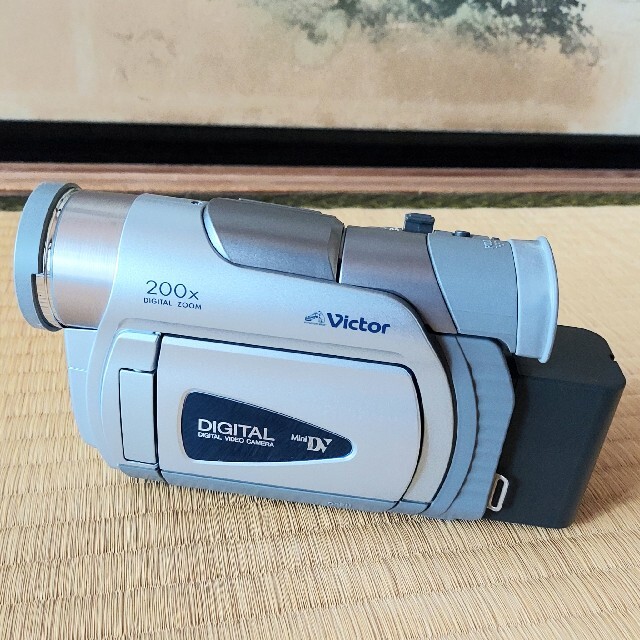 希少美品動作品　Victor  VHS-C  ビデオカメラ　GR-AX90