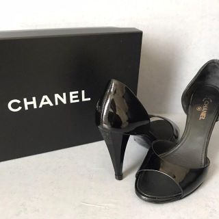 シャネル(CHANEL)の230  シャネル CHANEL パンプス オープントゥ　パテント　ココマーク(ハイヒール/パンプス)