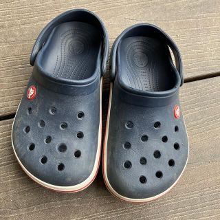 クロックス(crocs)のクロックス　紺色　J2(サンダル)