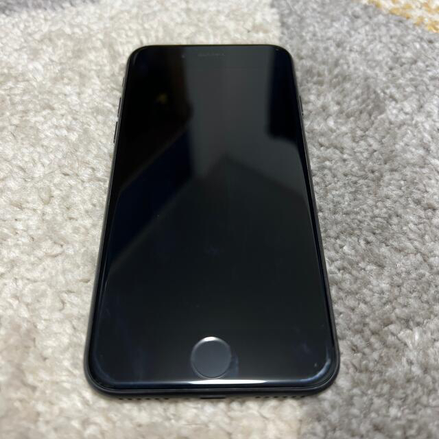iPhone(アイフォーン)のiPhone7 32GB モデルA1779 背面マット スマホ/家電/カメラのスマートフォン/携帯電話(スマートフォン本体)の商品写真