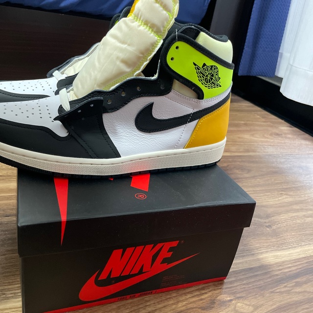 NIKE(ナイキ)のNIKE AIR JORDAN 1 HIGH OG "VOLT GOLD" メンズの靴/シューズ(スニーカー)の商品写真