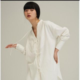 トゥデイフル(TODAYFUL)のENOF ribbon denim shirt White(シャツ/ブラウス(長袖/七分))