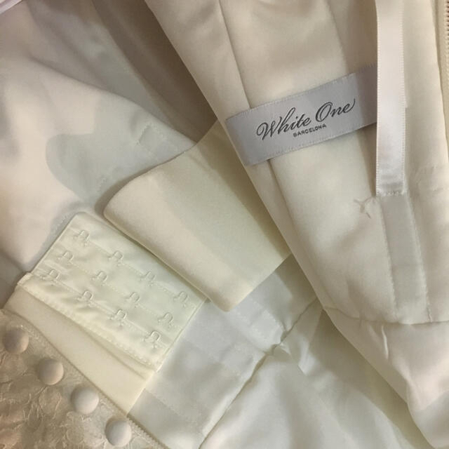 Vera Wang(ヴェラウォン)の【お値下げ】WHITE ONE インポート　ウェディング ドレス レディースのフォーマル/ドレス(ウェディングドレス)の商品写真