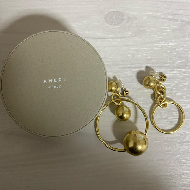 Ameri VINTAGE(アメリヴィンテージ)のSPHERE EARRING ameri レディースのアクセサリー(イヤリング)の商品写真