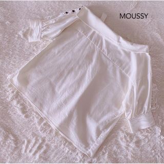 マウジー(moussy)の未使用に近い美品✦︎マウジー❤︎オフショルダー ブラウス(シャツ/ブラウス(長袖/七分))