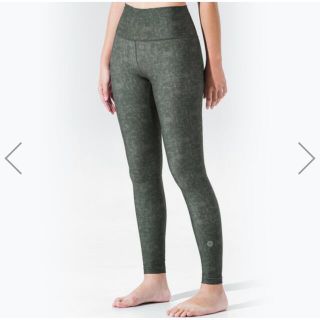 ルルレモン(lululemon)の新品未使用 easyoga イージーヨガ レギンス ヨガウェア M(ヨガ)