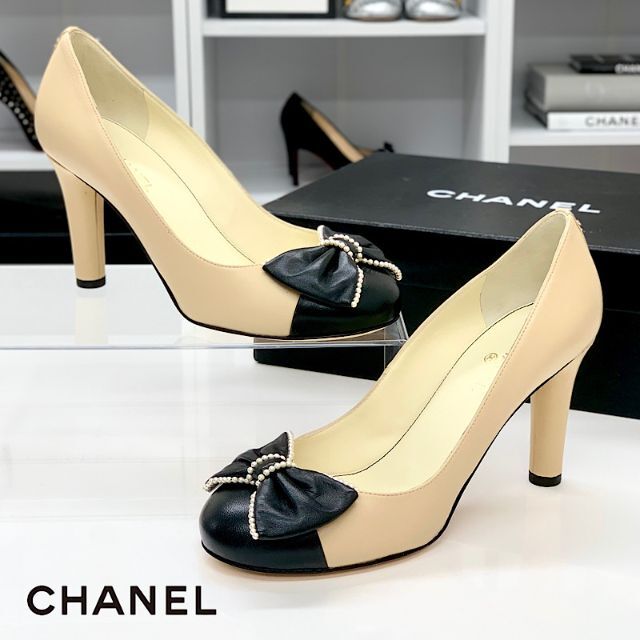 華麗 レザー シャネル 未使用 4227 - CHANEL リボン パンプス ココ