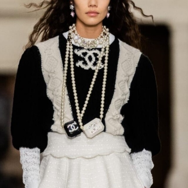 CHANEL シャネル ピアス ハート レザー ココマーク 完売 メティエダール