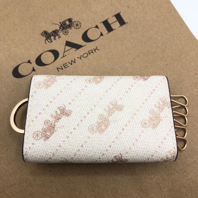 COACH(コーチ)の【COACH☆新品】大人気！キーケース！ホース & キャリッジ！ホワイト！ レディースのファッション小物(キーケース)の商品写真