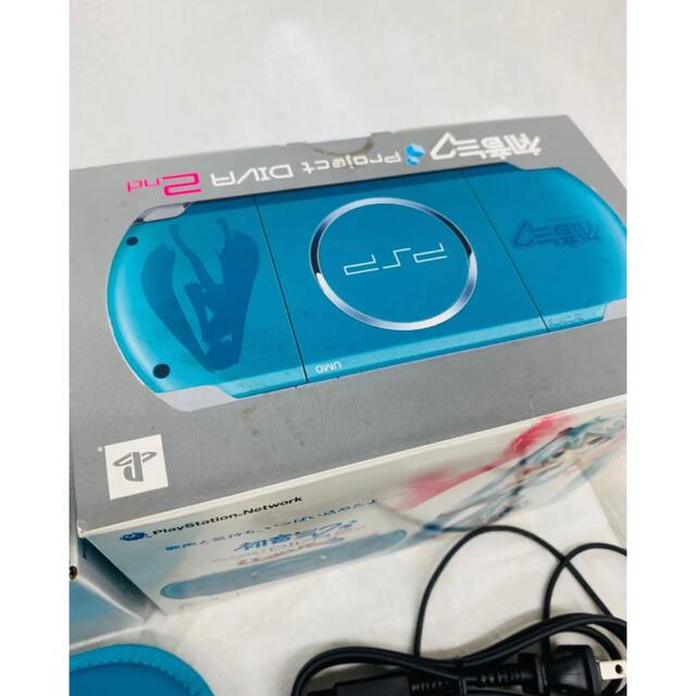 PlayStation Portable(プレイステーションポータブル)の【限定品】PSP-3000XZG 初音ミク いっぱいパック エンタメ/ホビーのゲームソフト/ゲーム機本体(携帯用ゲーム機本体)の商品写真