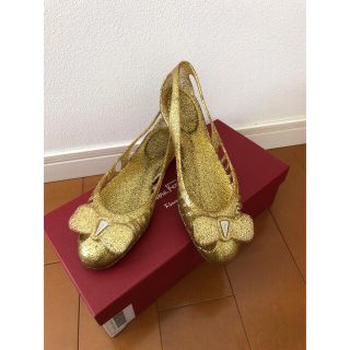 サルヴァトーレフェラガモ(Salvatore Ferragamo)のフェラガモ ラバーシューズゴールドリボン(サンダル)