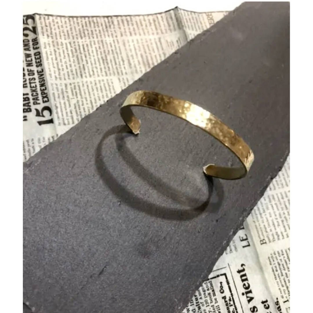真鍮 槌目バングル(メンズ) ハンドメイド メンズのアクセサリー(バングル/リストバンド)の商品写真