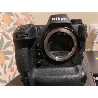 Nikon - NIKON Z9 本体 美品の通販 by saske's shop｜ニコンなら ...