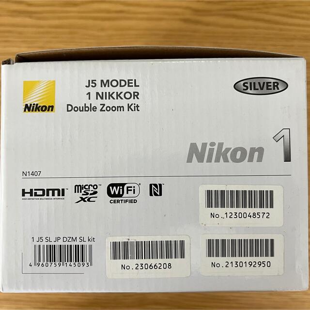 Nikon 1 J5 シルバー　ダブルズームキット