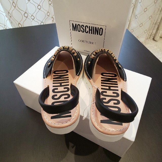 ☆モスキーノ☆サンダル 36 新品