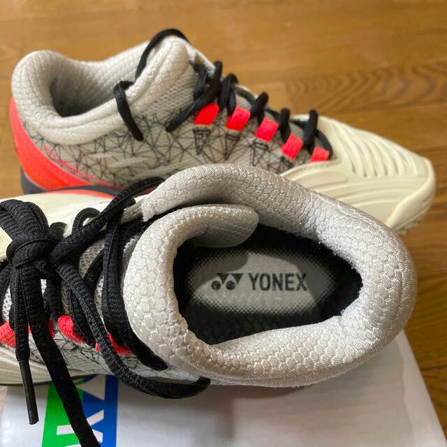 YONEX(ヨネックス)のヨネックステニスシューズ　22.5 スポーツ/アウトドアのテニス(シューズ)の商品写真