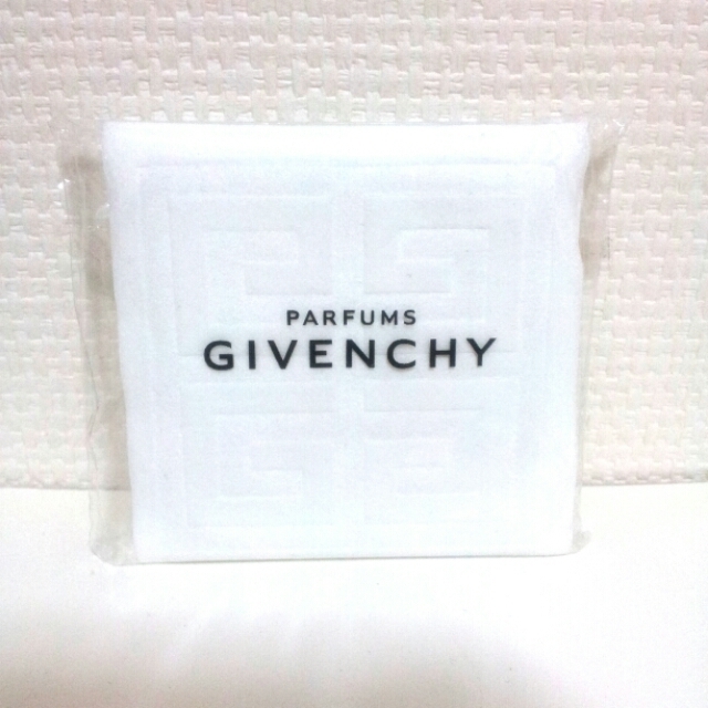 GIVENCHY(ジバンシィ)の【新品】ジバンシイ☆手鏡 コスメ/美容のベースメイク/化粧品(その他)の商品写真