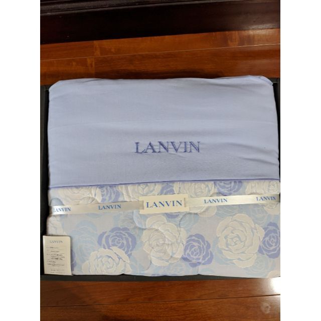 LANVIN(ランバン)のJUN様専用　ＬＡＮＶＩＮ　肌掛け布団　新品未使用 インテリア/住まい/日用品の寝具(布団)の商品写真